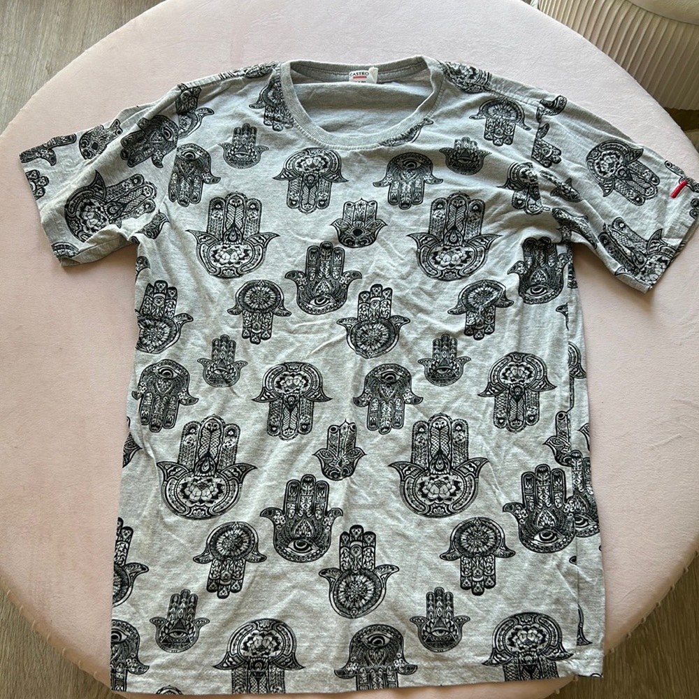 Castro Hamsa Gray Tshirt Size Large